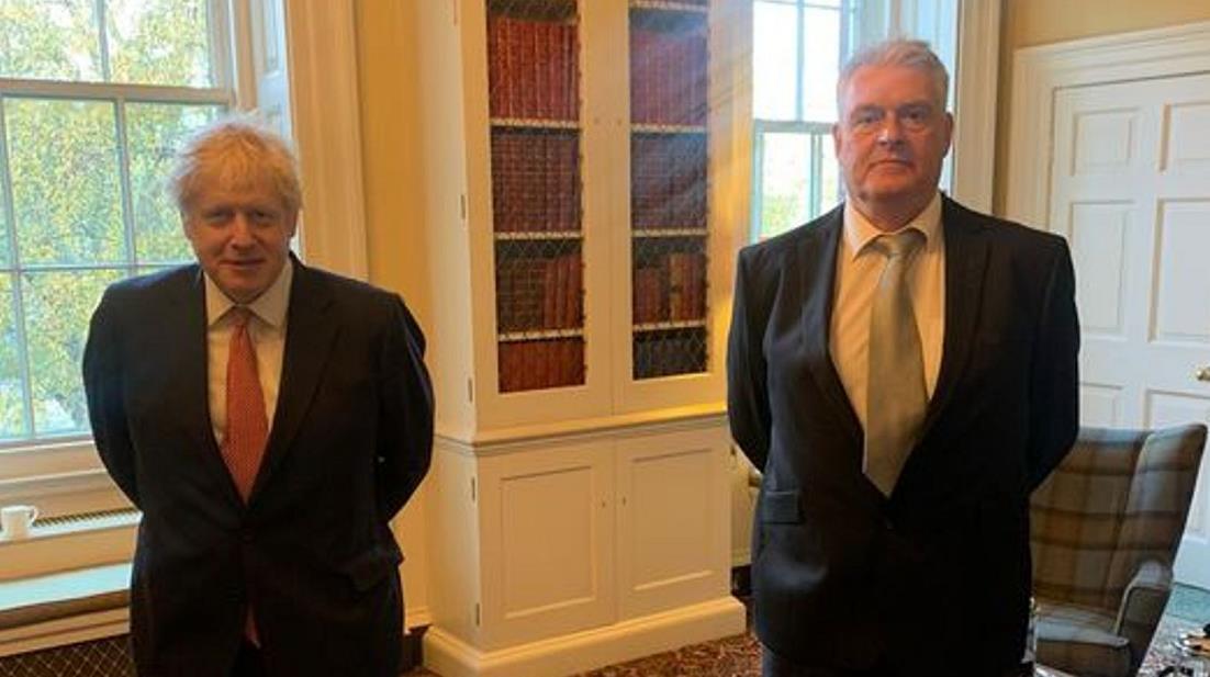 英国首相约翰逊与保守党议员李&middot;安德森（央视新闻）