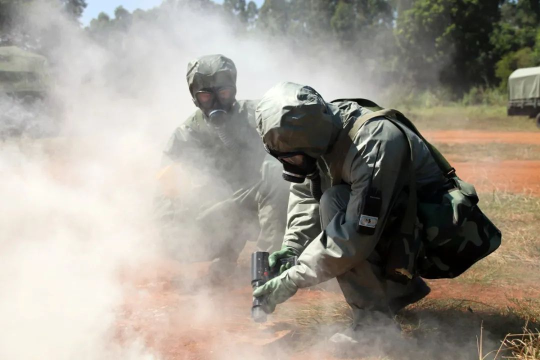 开设洗消站只等部队凯旋,为其"接风洗尘"身边充斥着化学毒剂与辐射上