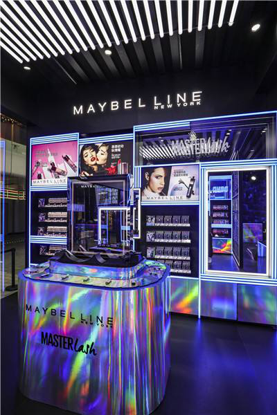 露华浓的定位即便是自己的专柜ba都说不好,他们没想过和雅诗兰黛