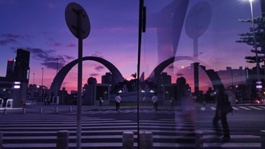 福田保税区外下班的人们