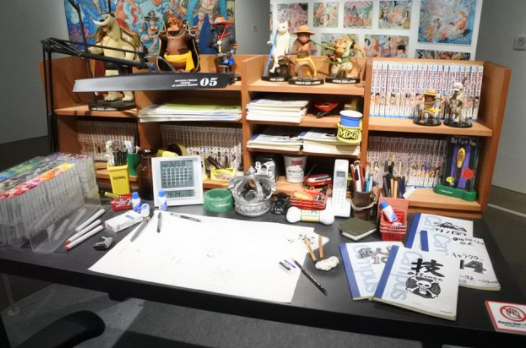 近日日本玩家社区有网友晒出了尾田荣一郎的某个时期工作台的样子