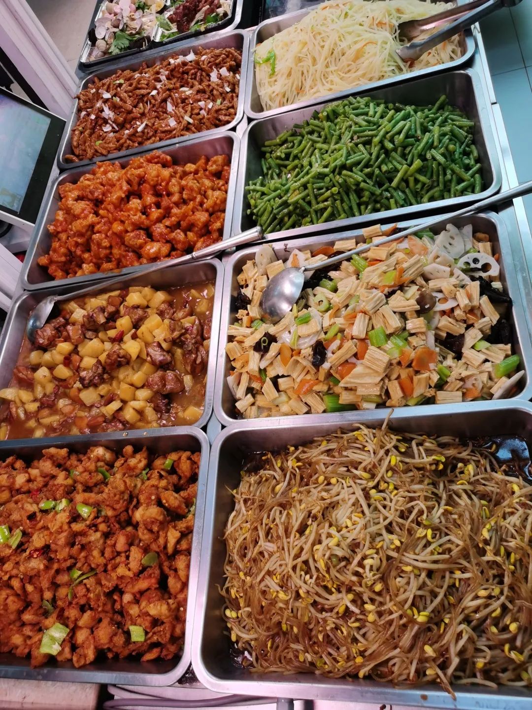 这篇推送闻起来好香天大食堂少油少盐窗口报道