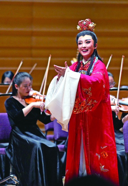 青年越剧演员王婉娜在演唱 记者 郭新洋 摄