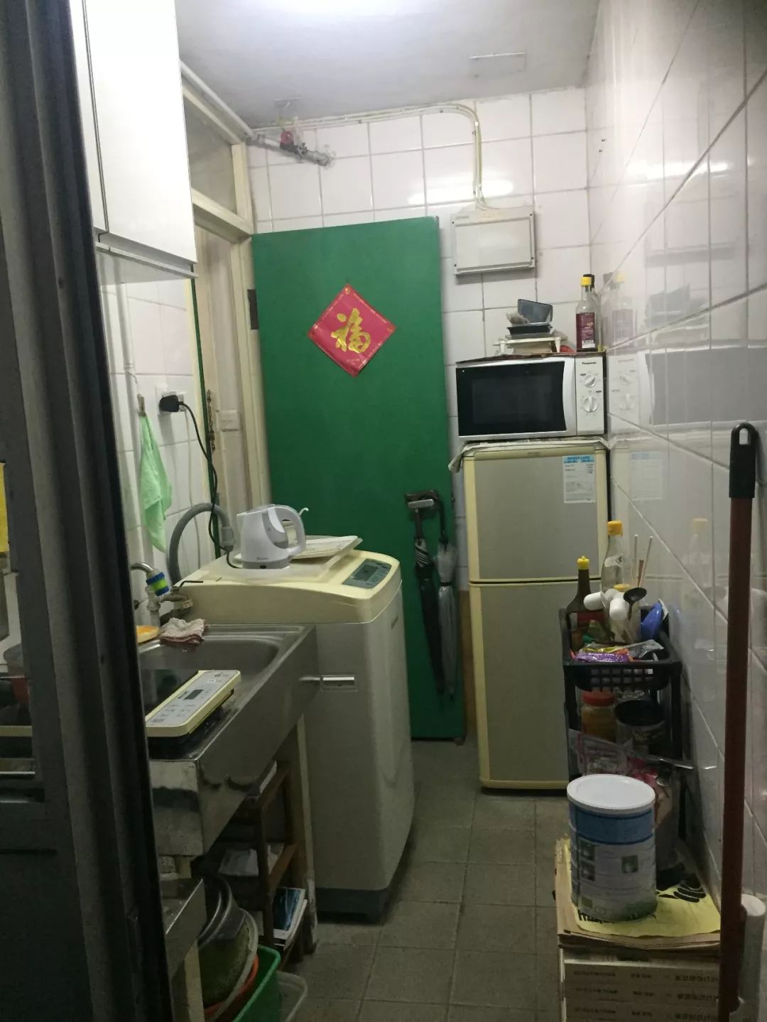 我去了趟香港,看了套16平米的公租房