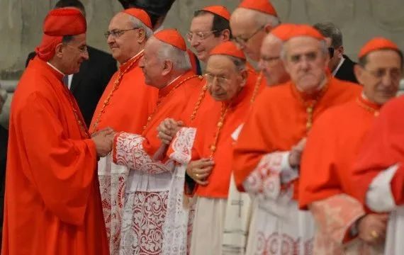  ·2013年12月9日，红衣主教任命仪式现场。
