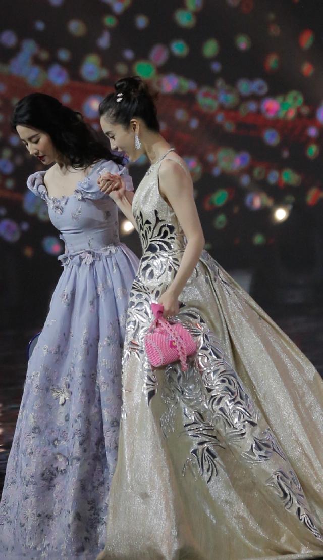 刘亦菲baby四美同框 不输女团,张天爱的巴掌腰被吉娜郑爽比下去