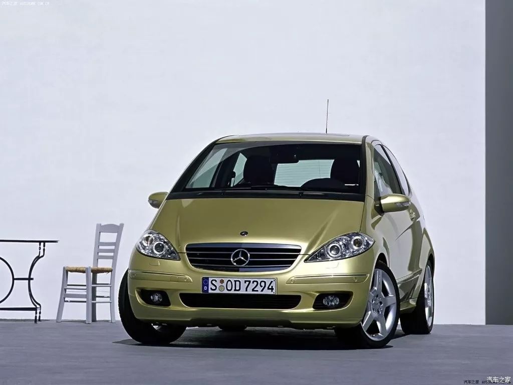 汽车看点 自媒体 正文1997年代号为w168的第一代奔驰a级正式诞生,外观