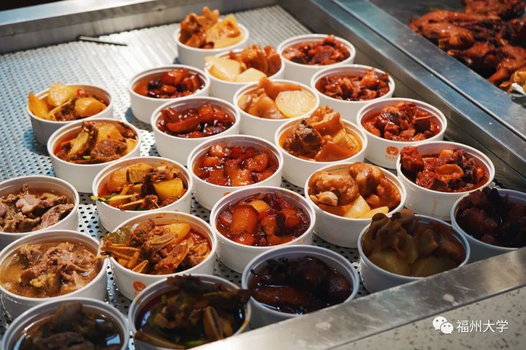 如何那里承载了我太多的快乐每天最期待的时刻就是奔向食堂(王东伟 摄