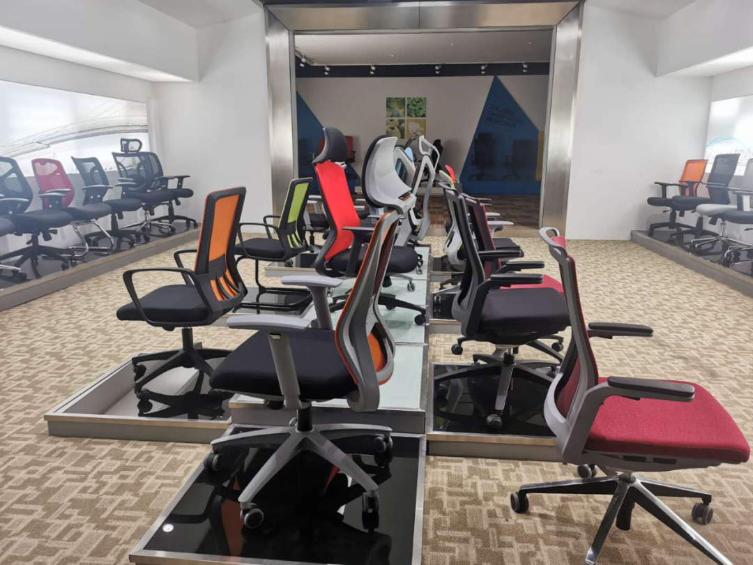 卡贝隆生产的人体工学转椅。图片来源：每经记者叶晓丹 摄