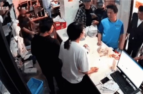 图片来源：观察者网