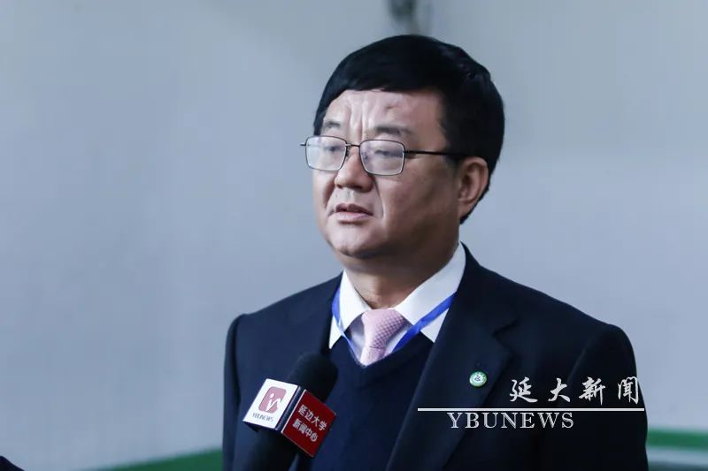 校党委副书记陈铁接受采访学生代表在接受采访中一致表示,此次大会是