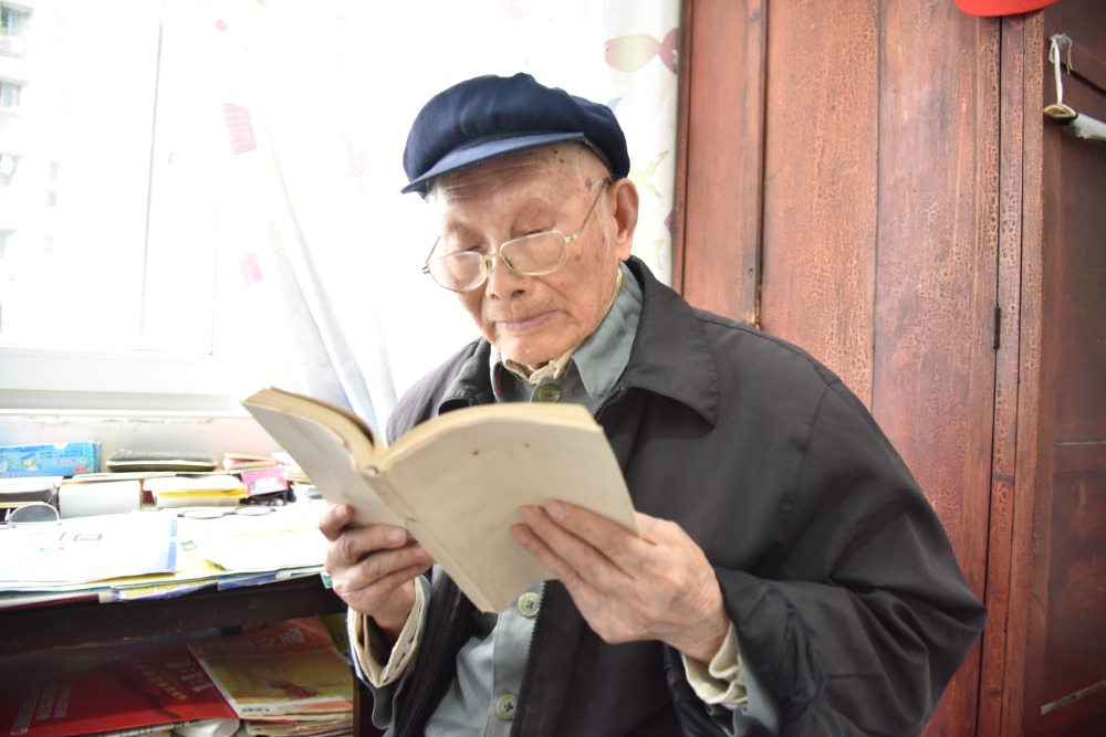 从一年级到一百岁 中国西部兴起学英语热|英文|英语|张志宇_新浪新闻