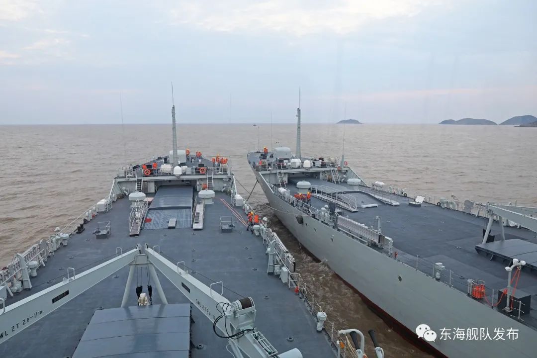 开展全训合格考核奔赴东海某海域组织普陀山舰,雁荡山舰等多艘舰艇
