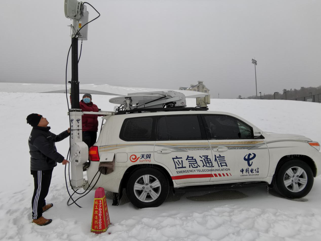 11月19日8点,中国电信哈尔滨分公司在零下9度的暴雪大风天气下开通