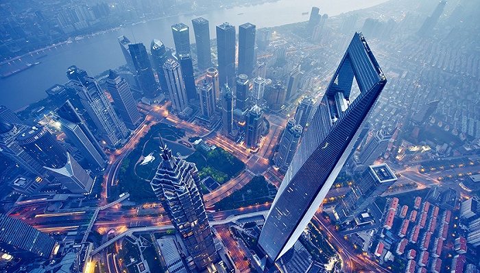 上海楼市新房热：不仅“千人摇”还有楼盘要冻资