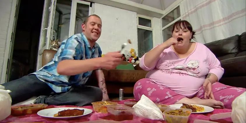 300斤胖子和80斤瘦子互换饮食后,她们的身材变成了这样.