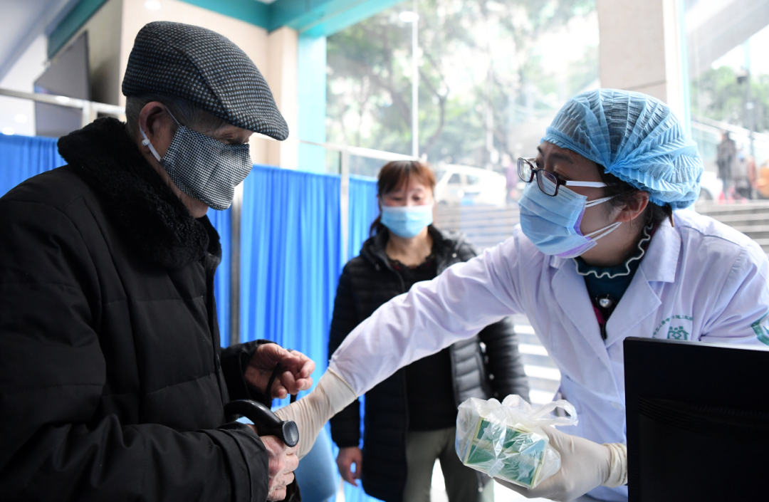 包含北京市海淀婦幼保健院跑腿代掛號，成熟的協助就醫經驗的詞條