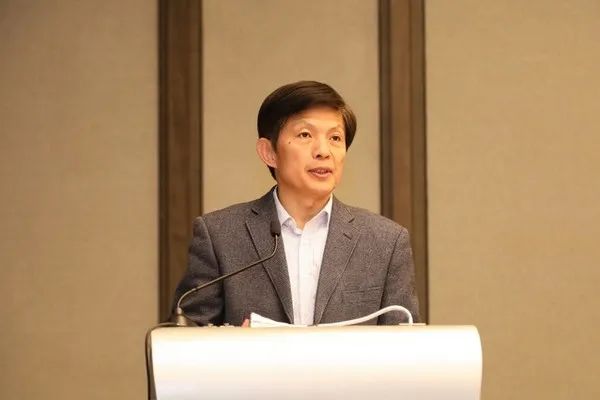 会长陈伟明,我校校长宋学锋,副校长周福宝,中国消防协会秘书长曹忙根