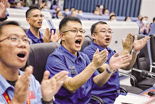 嫦娥五号开启月球