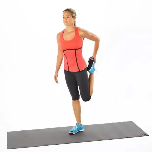 04 拉伸按摩 跑完对腿部肌群拉伸,平时进行按摩.