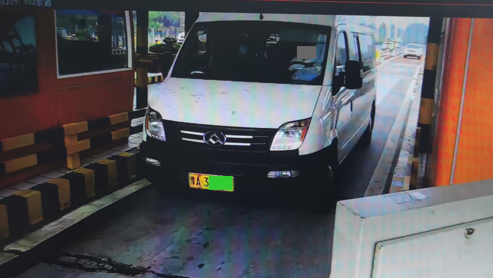 跑200公里高速只缴7.6元 13名偷逃高速通行费惯犯落网