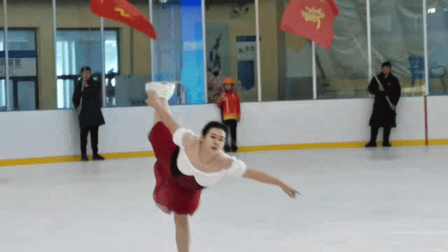 单人花样滑冰表演。长城网记者 高祎男 摄
