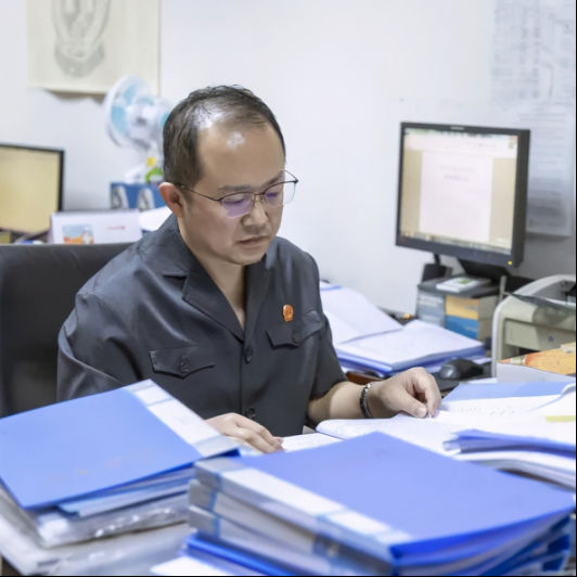 坚持依法纠错 维护裁判权威——记全国法院审判监督工作先进个人|最高