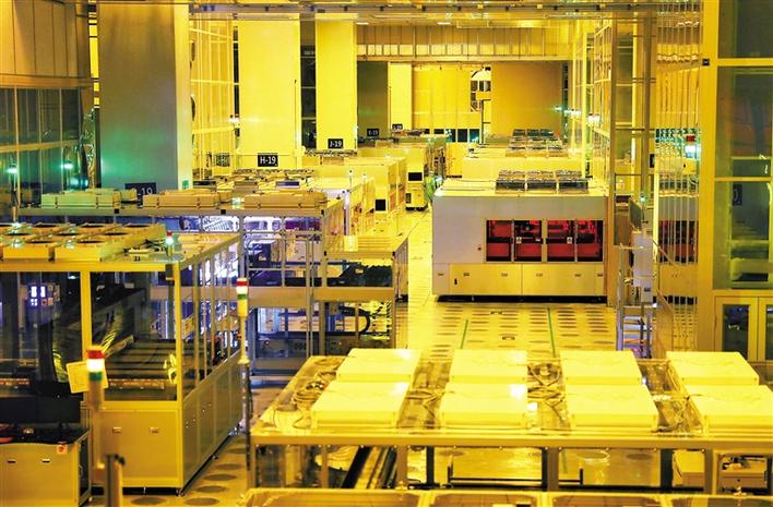 华星光电智能车间.深圳商报记者 钟华登 摄