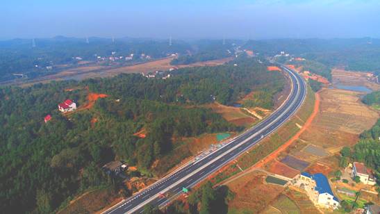 高速串联城乡，开辟“康庄大道”