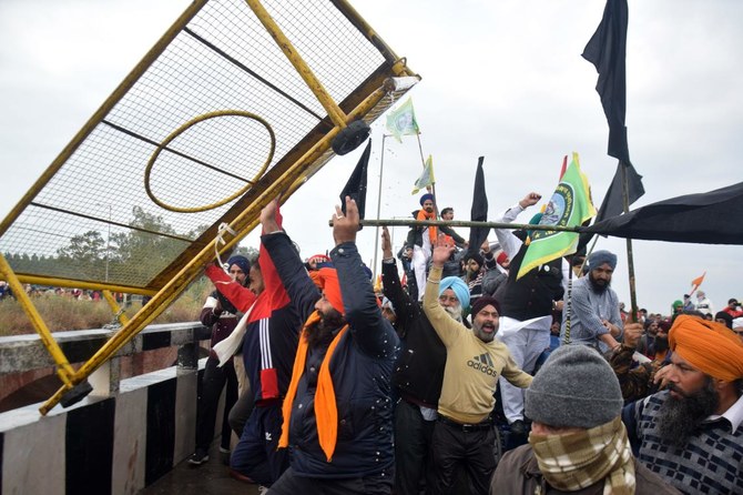 印度数千农民涌向首都举行抗议 警方发射催泪弹