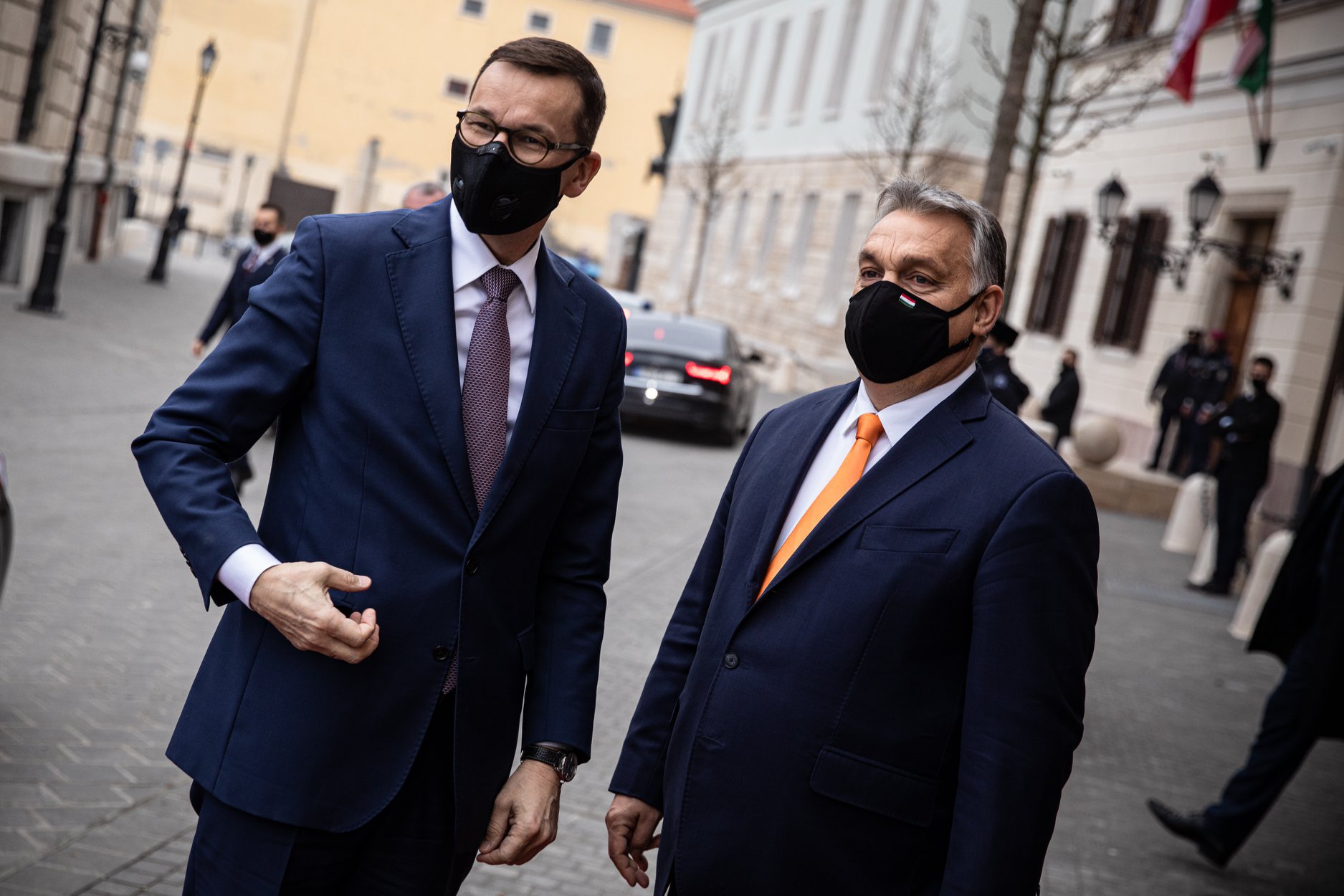 △波兰总理莫拉维茨基（左）与匈牙利总理欧尔班（右）