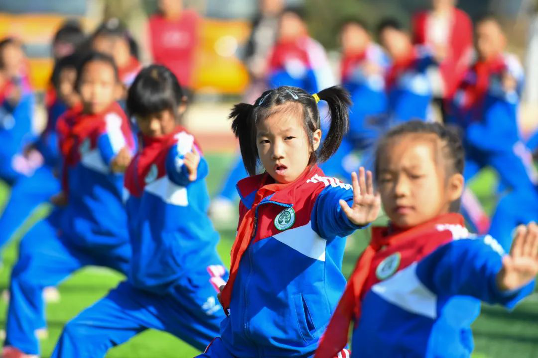 一所学校的孩子在上“功夫体育课”   陈泽国 摄