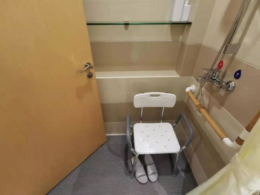 图：深业生命健康中心双人间的卫生间（投中网实拍图）