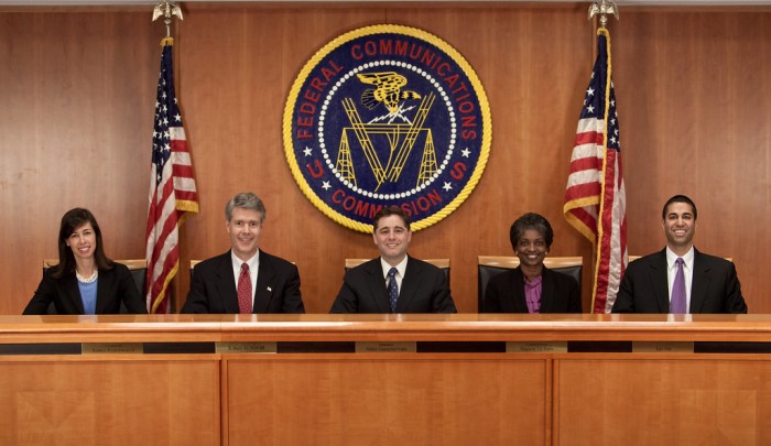 忘记网络中立性 合理监管社交媒体千万莫扯皮