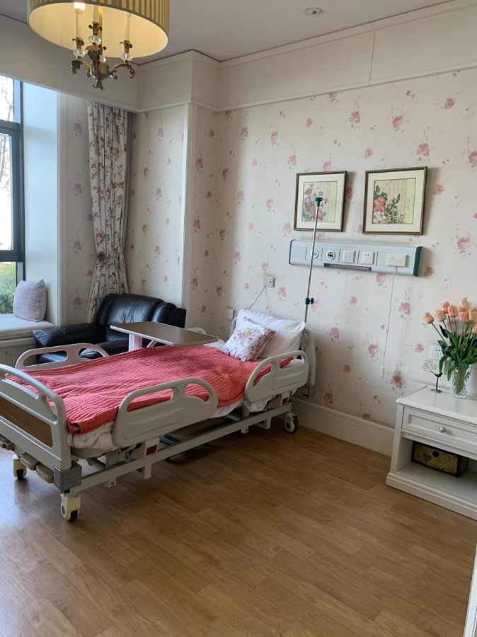 图：北京泰康之家燕园护理房间（投中网实拍）