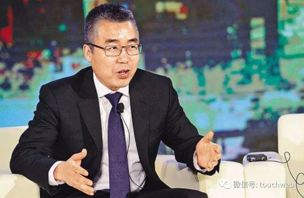 其与田明,金磊,徐向东曾经为共同任职于上海文广新闻传媒集团的同事