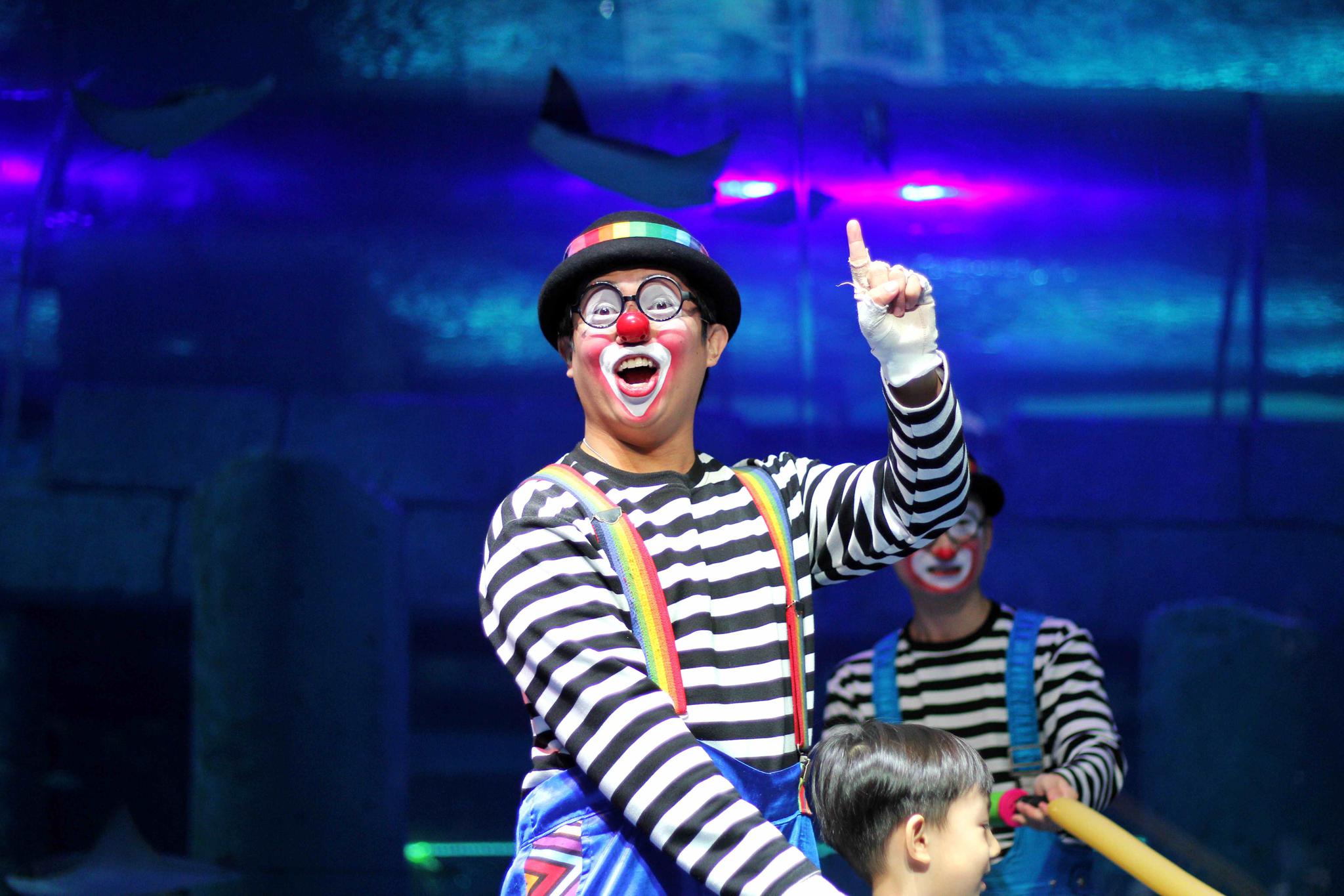 百名小丑闹新春2020深圳欢乐谷新春滑稽节将开幕