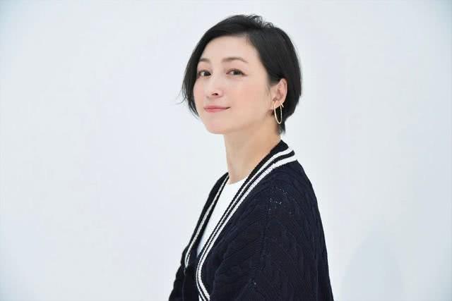 40岁广末凉子容颜不老,结婚2次,3娃之母仍保持清新气质