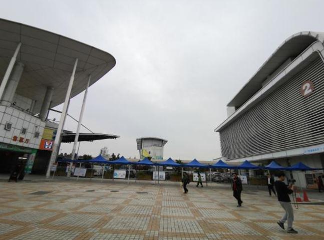 海珠客运站架起便民帐篷为返乡旅客护航