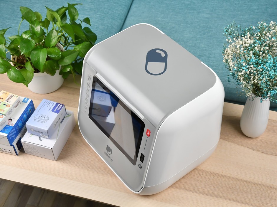 智能化精准用药提醒和药品管理服务,是一台专为中老年设计的智慧药箱