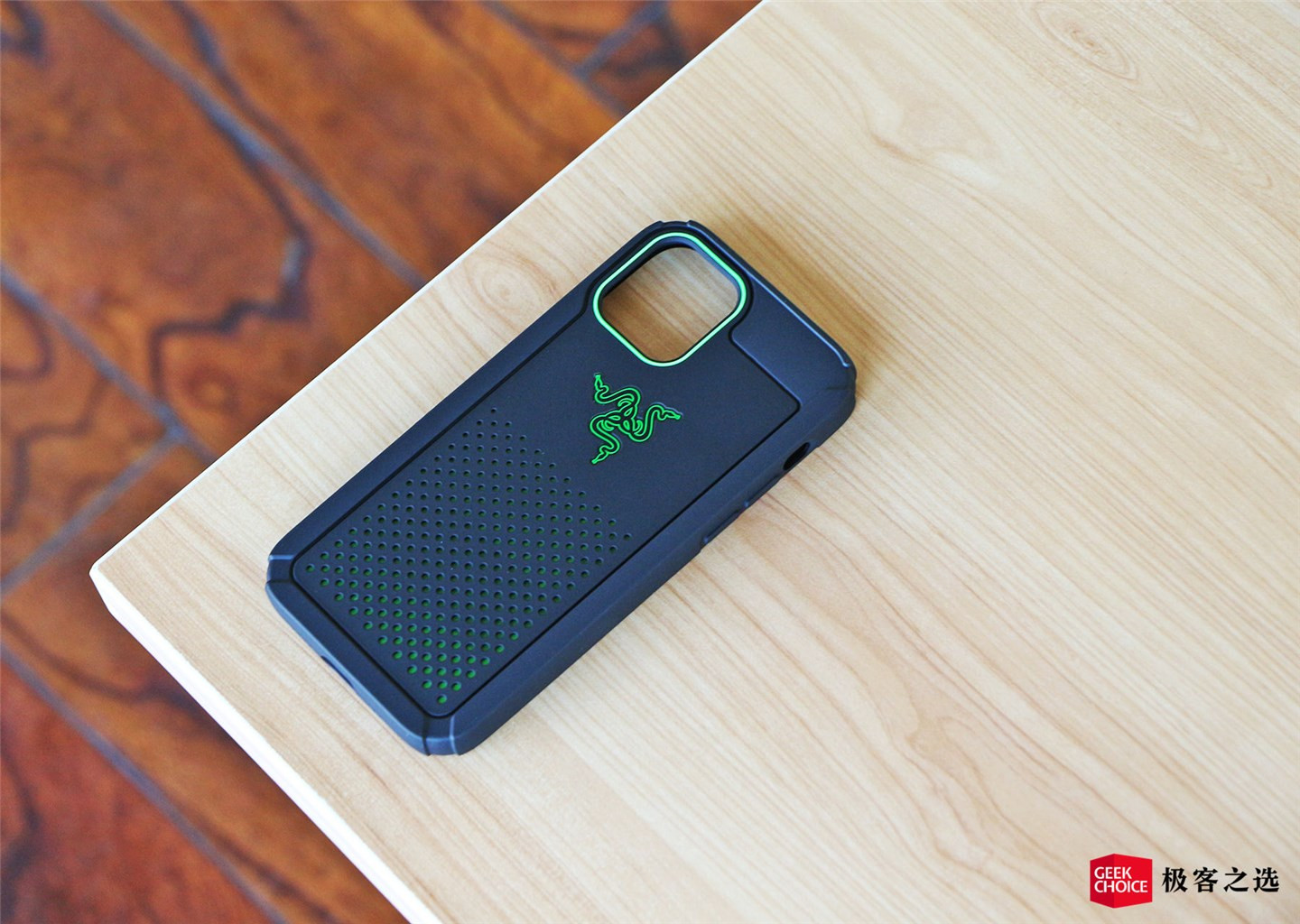 雷蛇iphone 12 Pro 保护壳上手 提升散热 还有近乎 变态 的防护性 Iphone12 Iphone 12 Pro 手机壳 新浪科技 新浪网