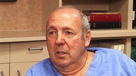 图为Wilson Asfora医生 图片来源：拇指医药