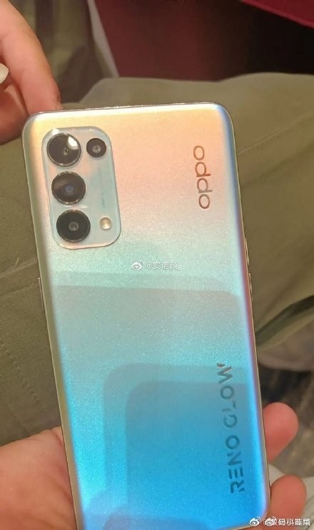 OPPO Reno5手机真机上手照曝光：外观基本与“证件照”相同