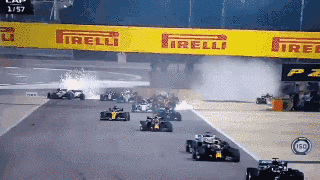 格罗斯让的赛车撞墙后起火爆炸