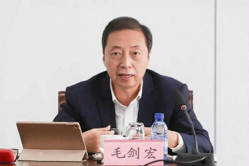 会议由股份公司董事长毛剑宏主持.