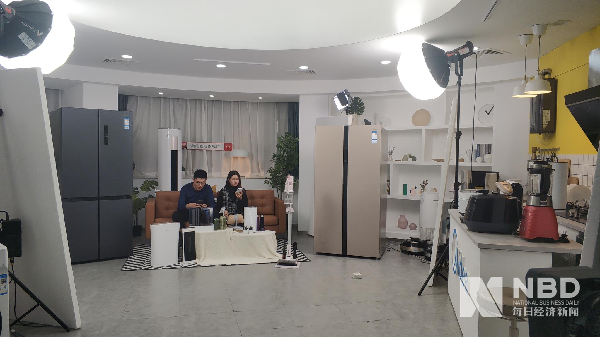 李佳琦火了电商直播疯狂家电企业探路能否闯出新天地