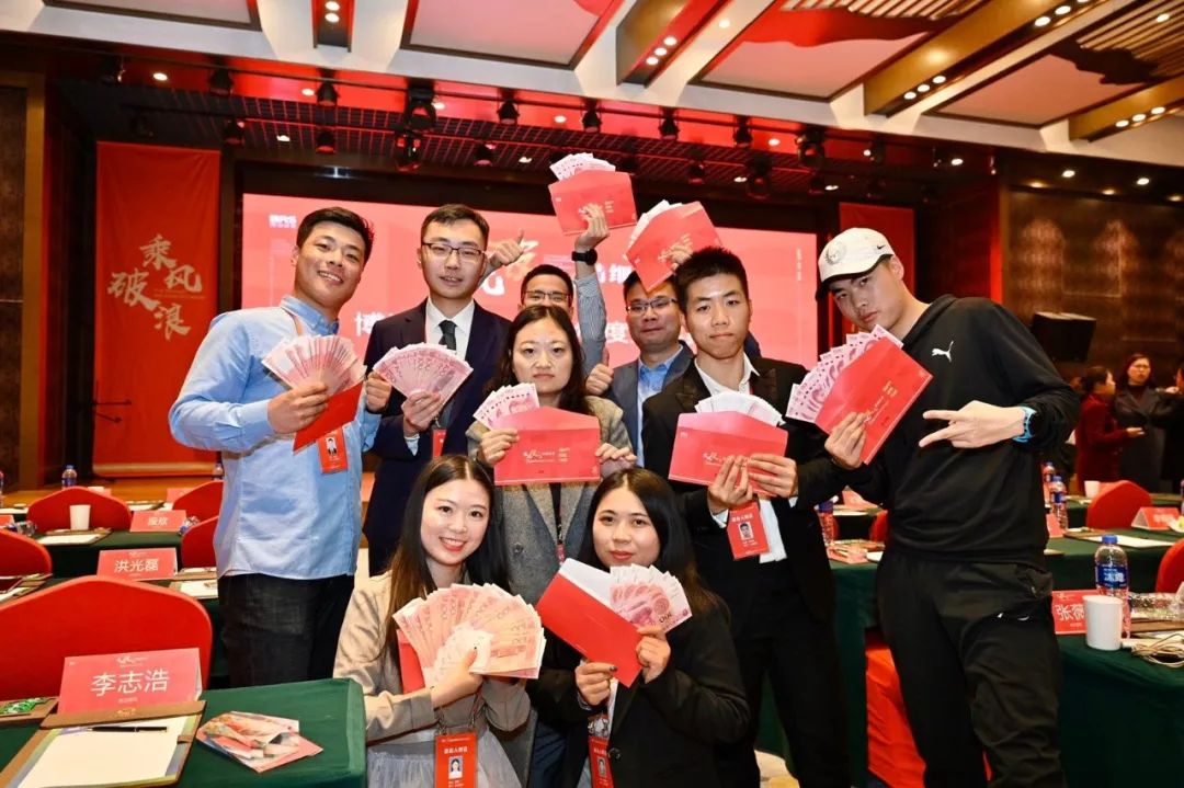 报销所有参赛费用.哼!怎么又是别人家的公司.