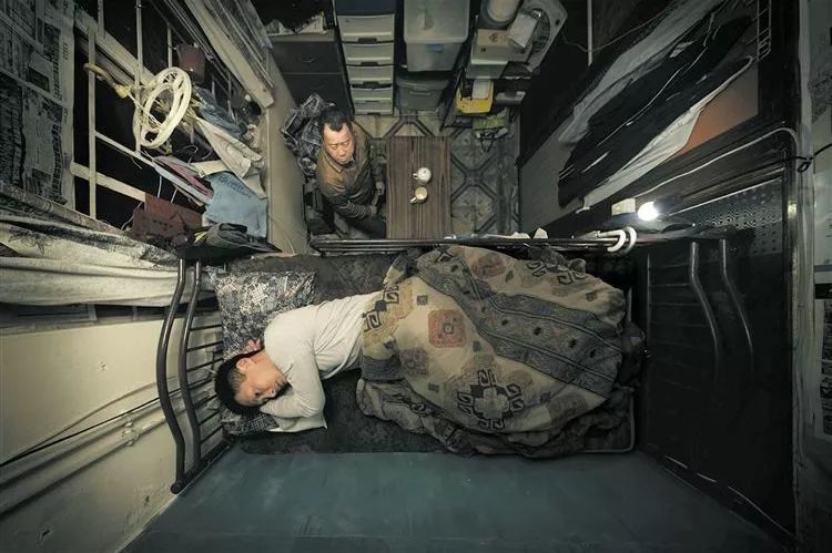 香港超小"棺材房"开售超240万!