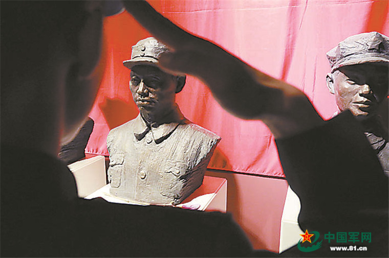 赵清松摄第77集团军某旅举办红色故事会,官兵真实再现战斗英雄牛先民