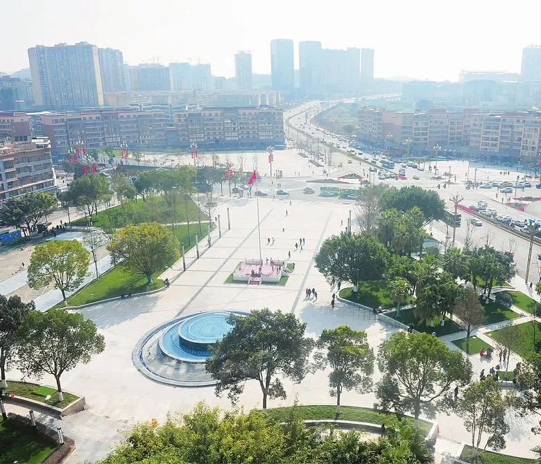 南充:建成15年,安汉广场终于有了公厕,解决多年来如厕难问题